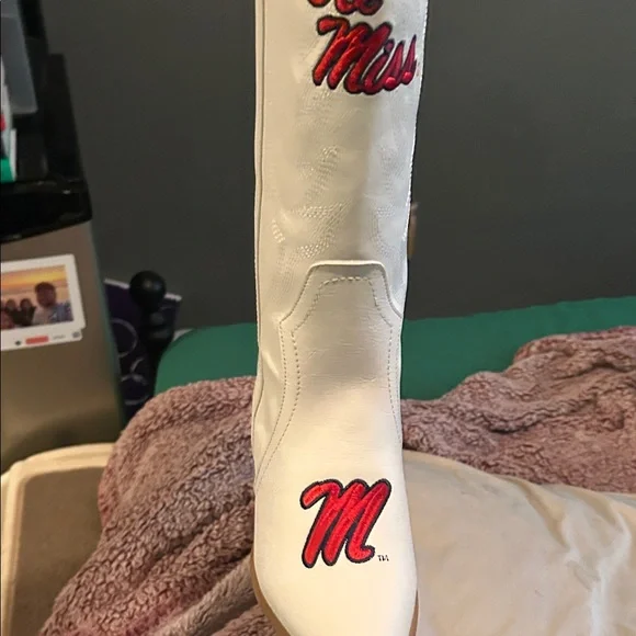 Ole Miss Women's Cream Heeled Boots with Red Embroidery - Picture 4 of 6
